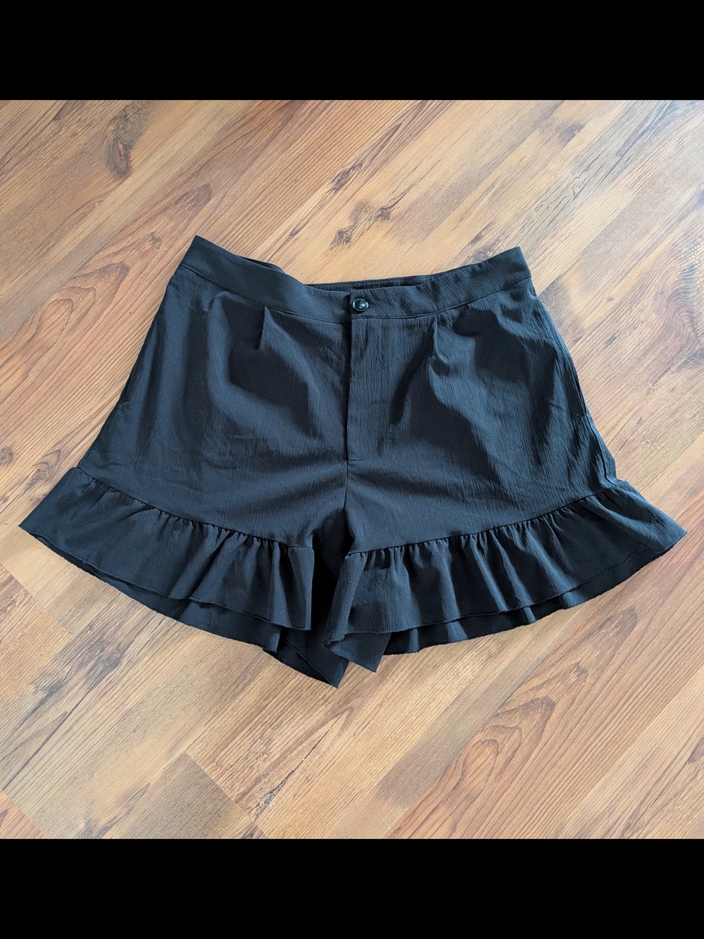 SHEIN Black Ruffle Hem Shorts